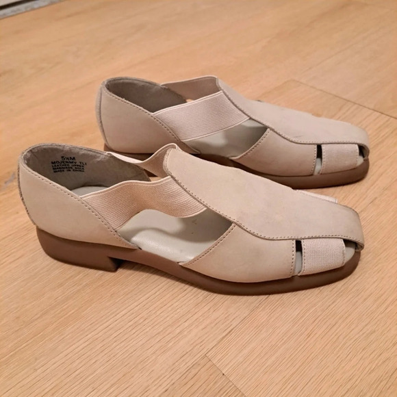 Mootsies Tootsies Suede Leather Cream Stretch Elastic Cute Sandal Shoe Size 8.5m - Picture 1 of 9